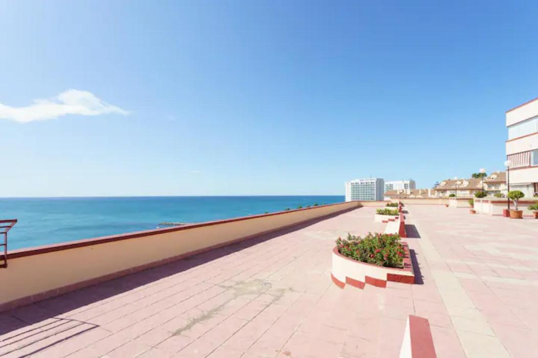 Chic Beachfront Flat With Amazing Sea Views And Private Indoor Parking