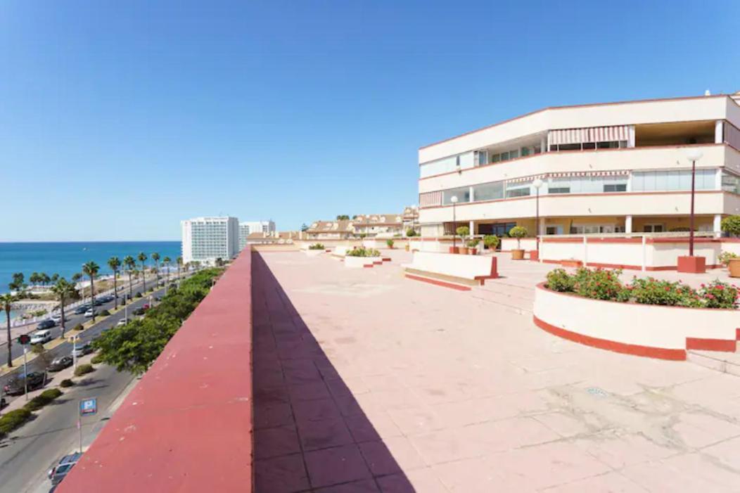 Chic Beachfront Flat With Amazing Sea Views And Private Indoor Parking