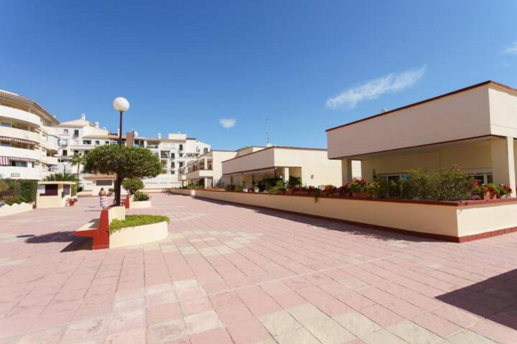 Chic Beachfront Flat With Amazing Sea Views And Private Indoor Parking *