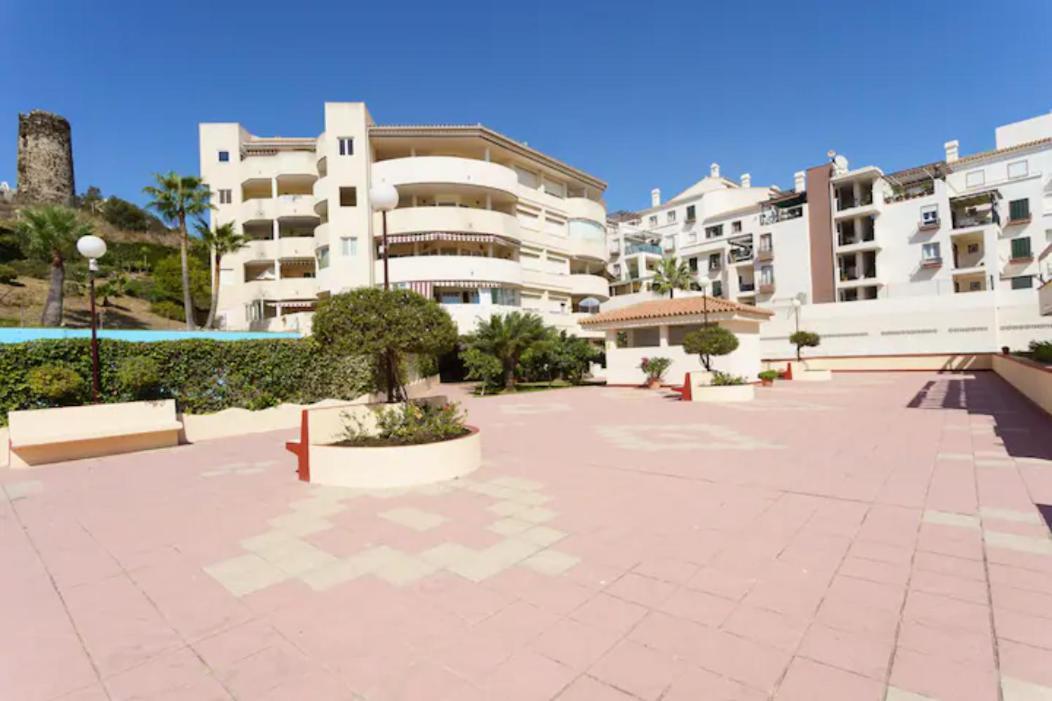 Chic Beachfront Flat With Amazing Sea Views And Private Indoor Parking