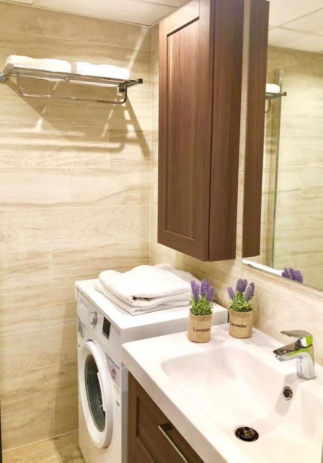 Apartment Premium In Benalbeach,