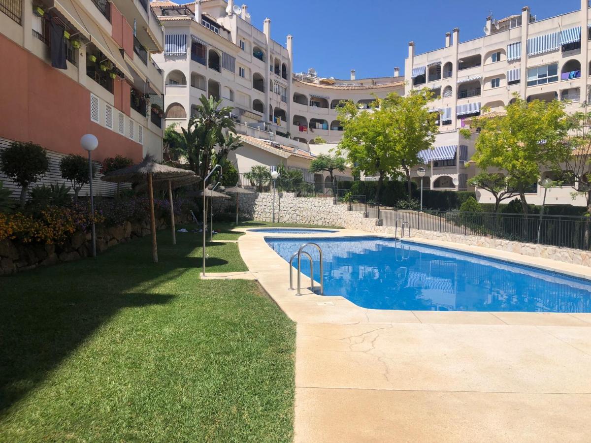 Piso En Zona Tranquila De - Torrequebrada Golf Apartment *