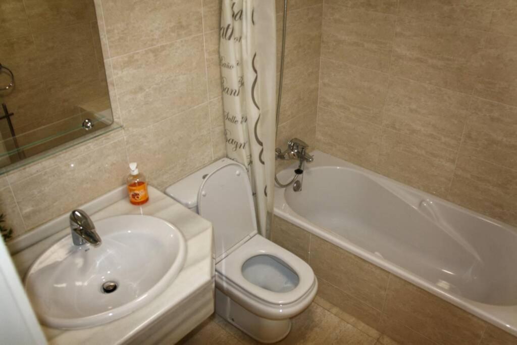Prime Location, Pool, Beach, Shops, All Nearby Apartment *