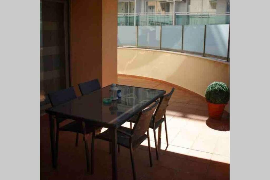 Apartment Prime Location, Pool, Beach, Shops, All Nearby *