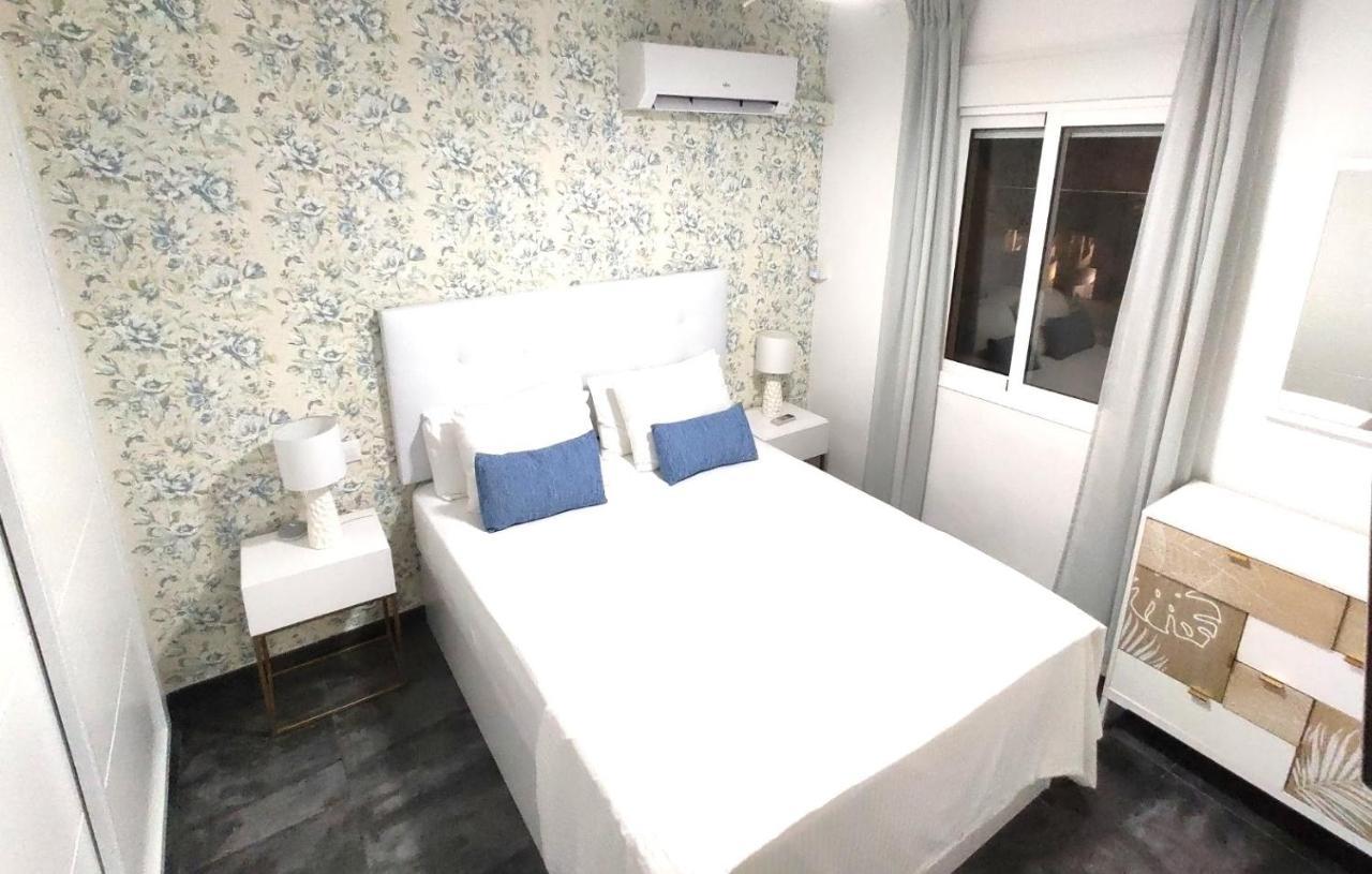 Apartment Benalbeach Lux, Jacuzzi, Beachfront - 432 *