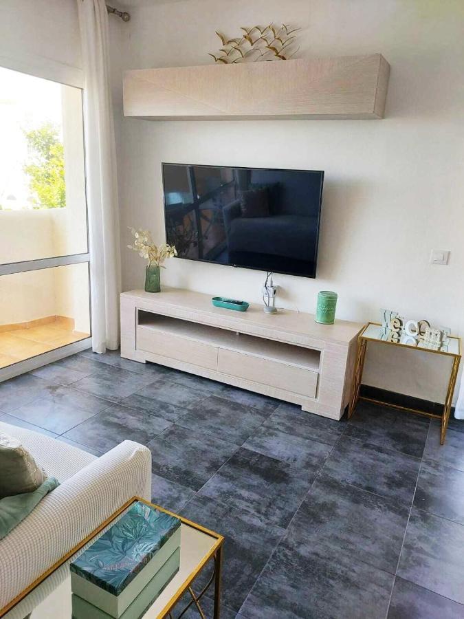 Apartment Benalbeach Lux, Jacuzzi, Beachfront - 432
