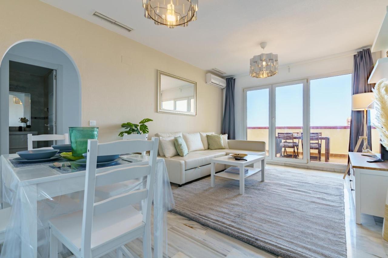 Chic Beachfront Flat With Amazing Sea Views And Private Indoor Parking Apartment *