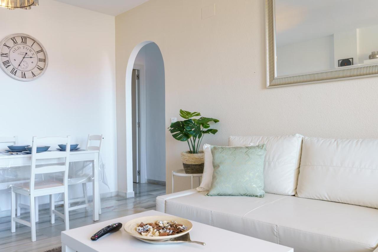 Chic Beachfront Flat With Amazing Sea Views And Private Indoor Parking