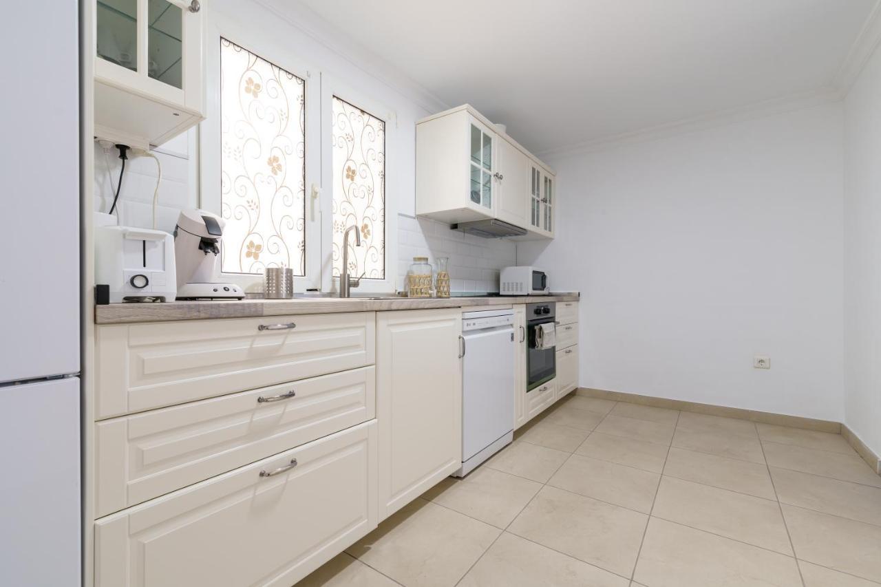 Chic Beachfront Flat With Amazing Sea Views And Private Indoor Parking Apartment *