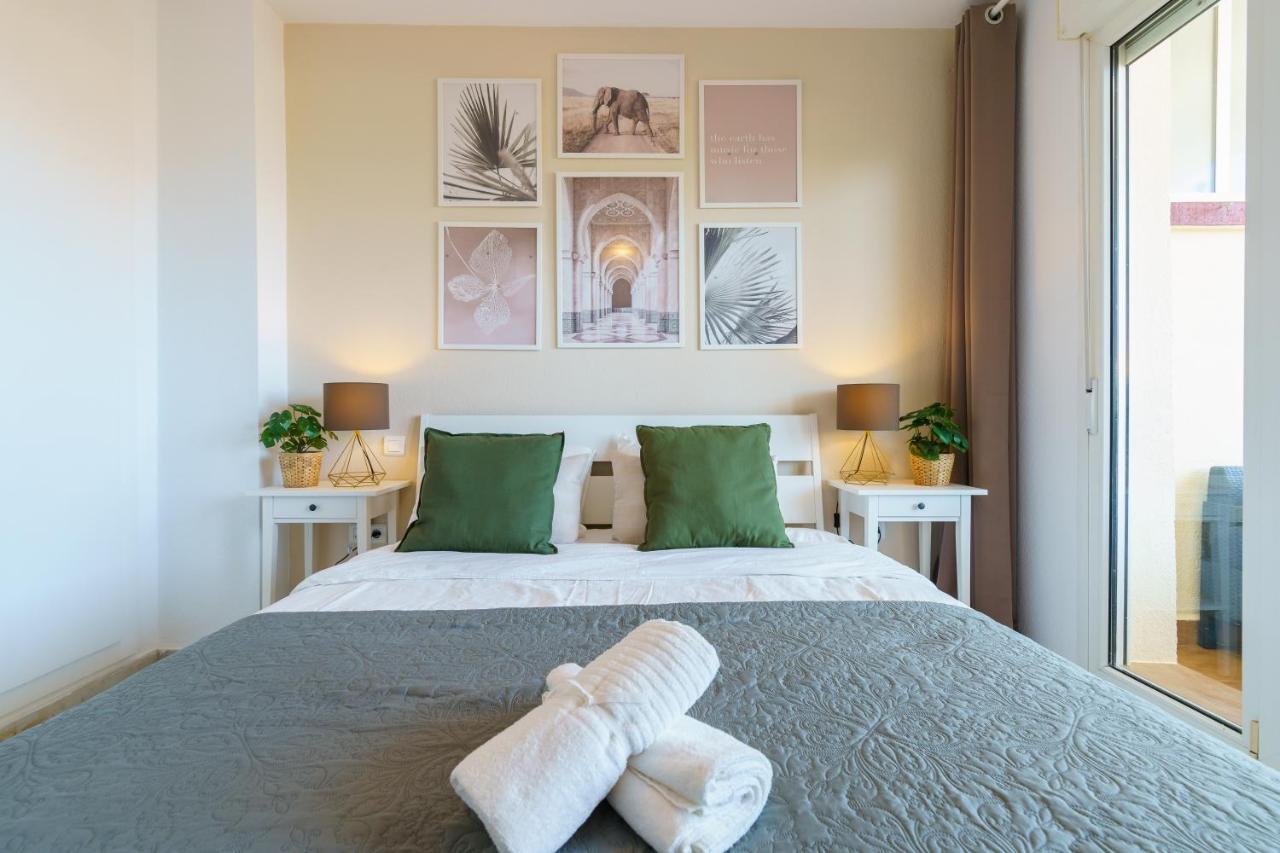 Chic Beachfront Flat With Amazing Sea Views And Private Indoor Parking Apartment