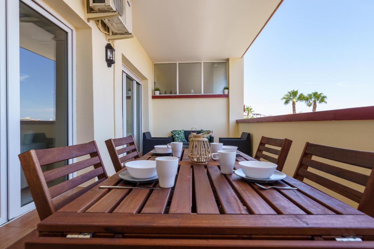 Chic Beachfront Flat With Amazing Sea Views And Private Indoor Parking Apartment *