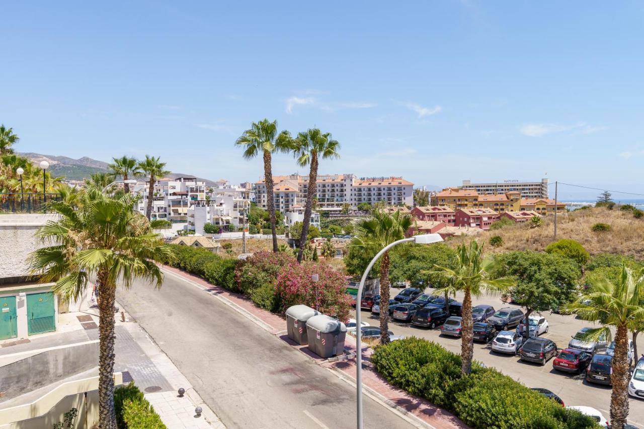 Chic Beachfront Flat With Amazing Sea Views And Private Indoor Parking *