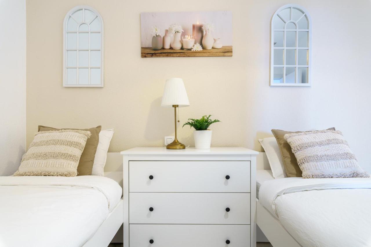 Apartment Chic Beachfront Flat With Amazing Sea Views And Private Indoor Parking *