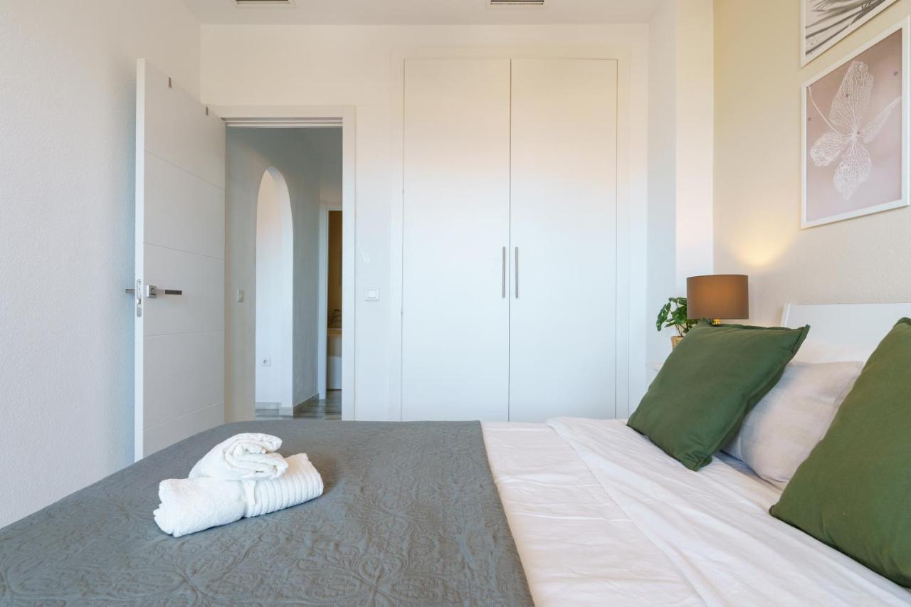 Chic Beachfront Flat With Amazing Sea Views And Private Indoor Parking Apartment *