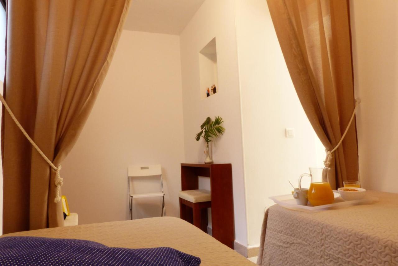 Studio With Access To The Garden. Open Pool. Beach Very Close. Wifi & Netflix Free *