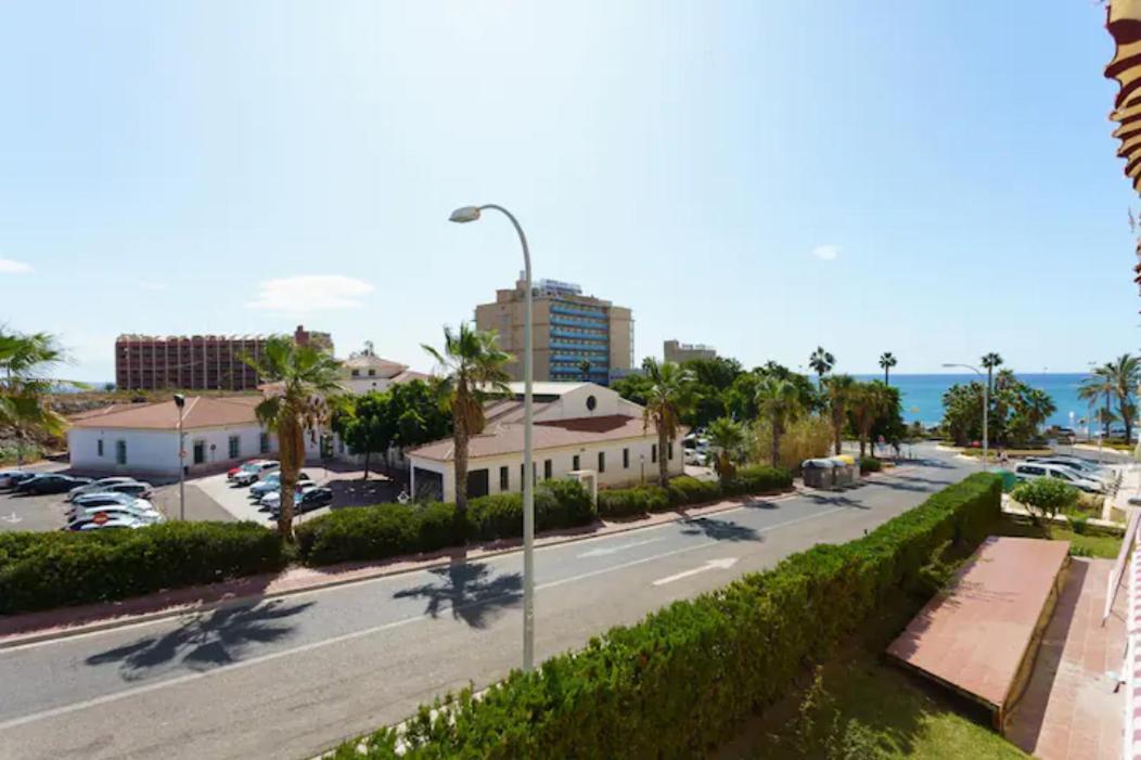 Spacious Beachfront Flat With Sea Views And Private Indoor Parking *