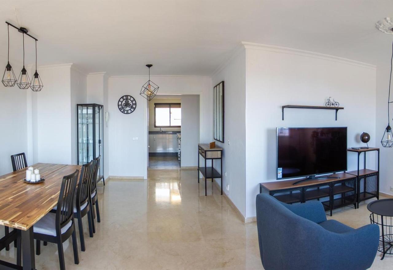 Beautiful Renovated Apartment *