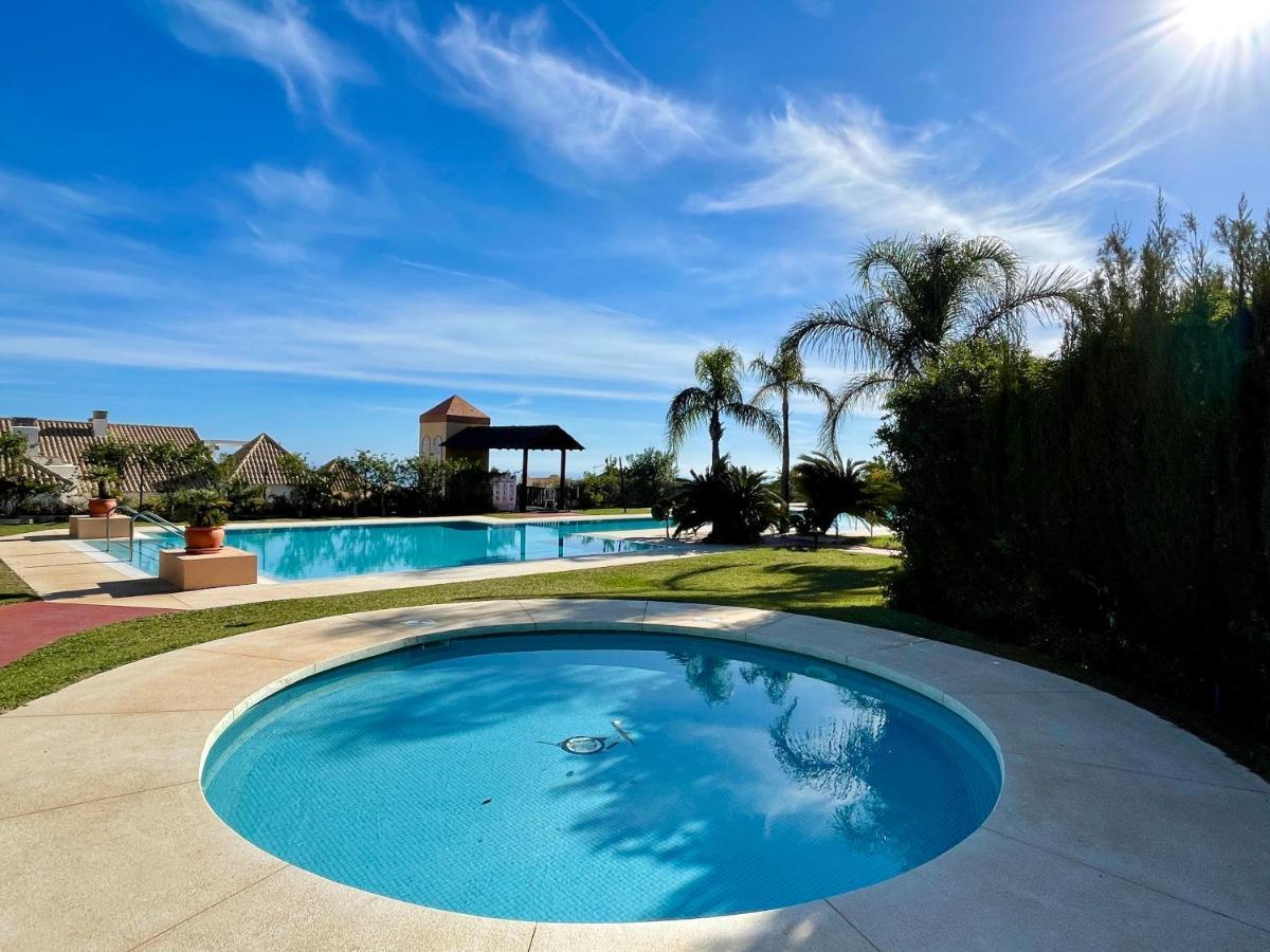 Bayview, - Luxurious With Views, Garden, Community Pool And A Padel Court Apartment