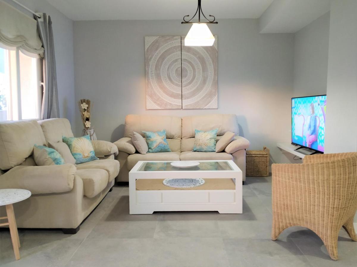 Pena 3 Bedroom Duplex, Bbq, Pool, Sea Views, Appartement Benalmádena