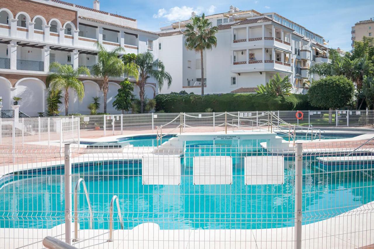 Lovely 2 Bedroom W/ Large Garden + Pools Apartamento *