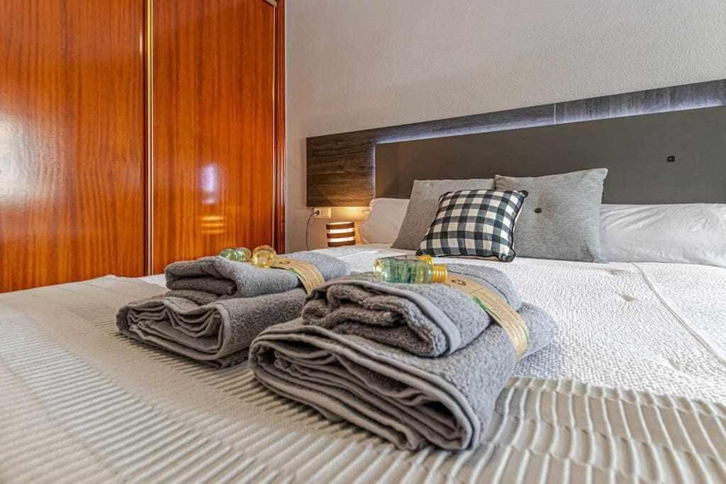 797holidayrentals- En Torremuelle Con Terraza Y Piscina * Benalmádena