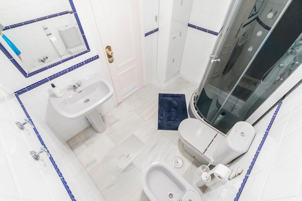 Lovely 2 Bedroom W/ Large Garden + Pools