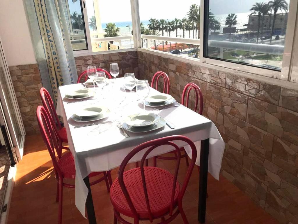 Costamar: Beachfront Family Retreat With Sea Views And Wi-fi