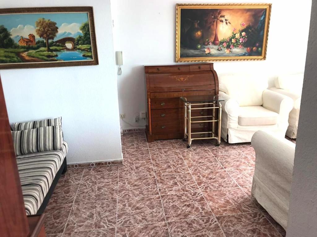 Apartment Costamar: Beachfront Family Retreat With Sea Views And Wi-fi Benalmadena