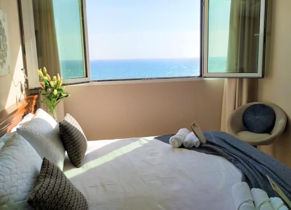 Don Gustavo 2 Bedroom Front Apt, Sea Views *