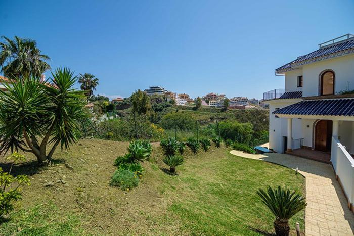 Villa Tranquil 3 Bed With Private Pool + Sea View!