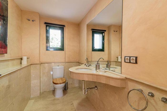 Tranquil 3 Bed With Private Pool + Sea View! *