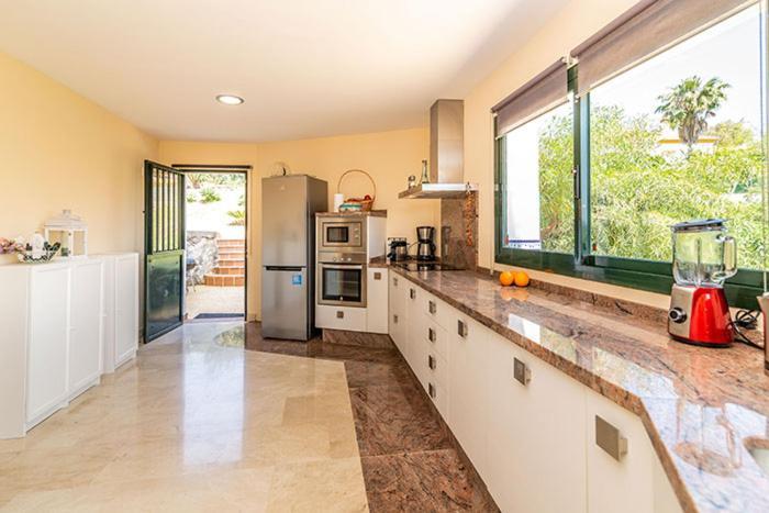 Villa Tranquil 3 Bed With Private Pool + Sea View! *