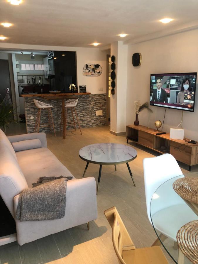 Appartement One Palm View 2-bdr - A Step From The Ocean!