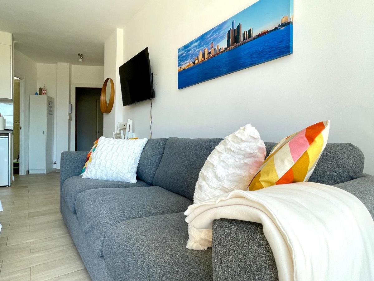 Benalmádena studio home with sea view, very near the beach