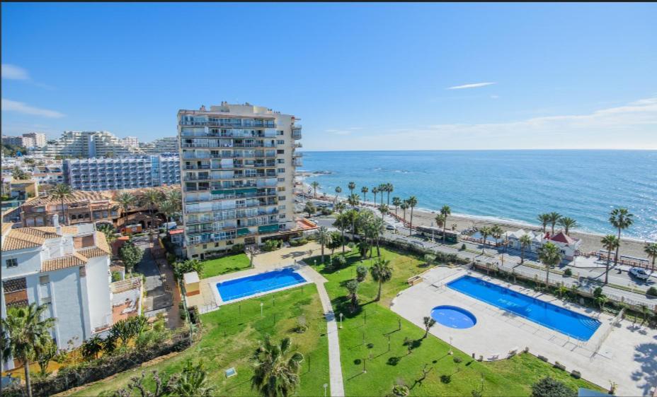 En Benalmadena, Primera Linea De Playa