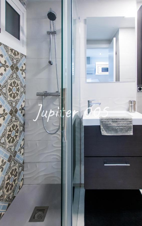 J005 - - Complex Minerva & Jupiter *