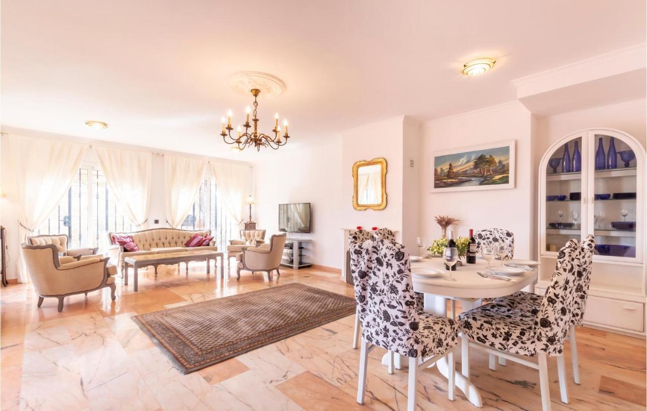 Awesome In With Kitchen Holiday home *