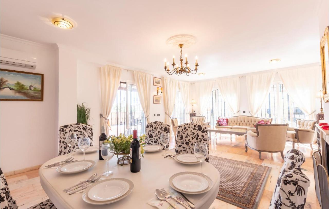 Awesome In With Kitchen Holiday home *