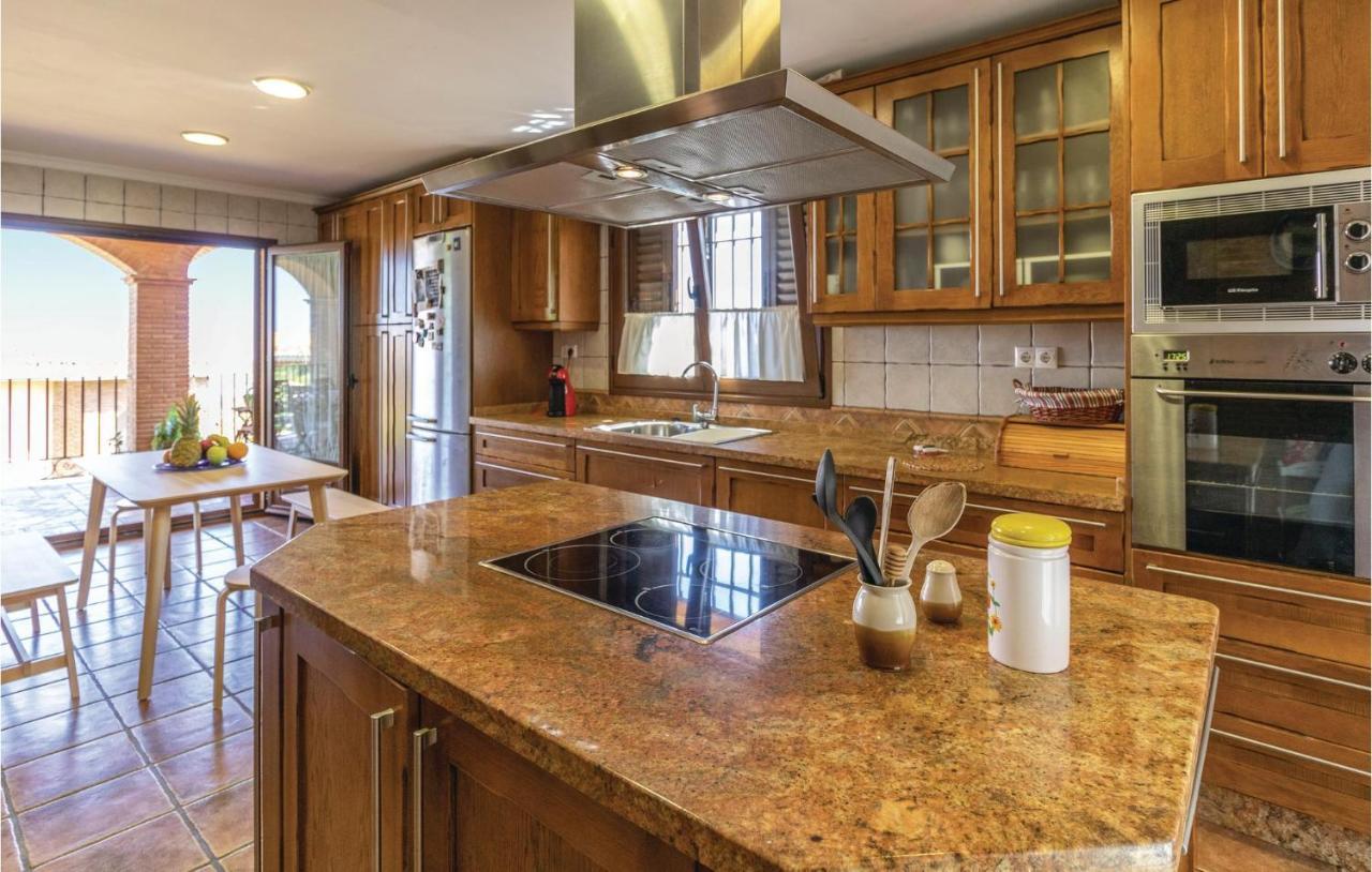 In With 5 Bedrooms, Wifi And Outdoor Swimming Pool * Benalmadena