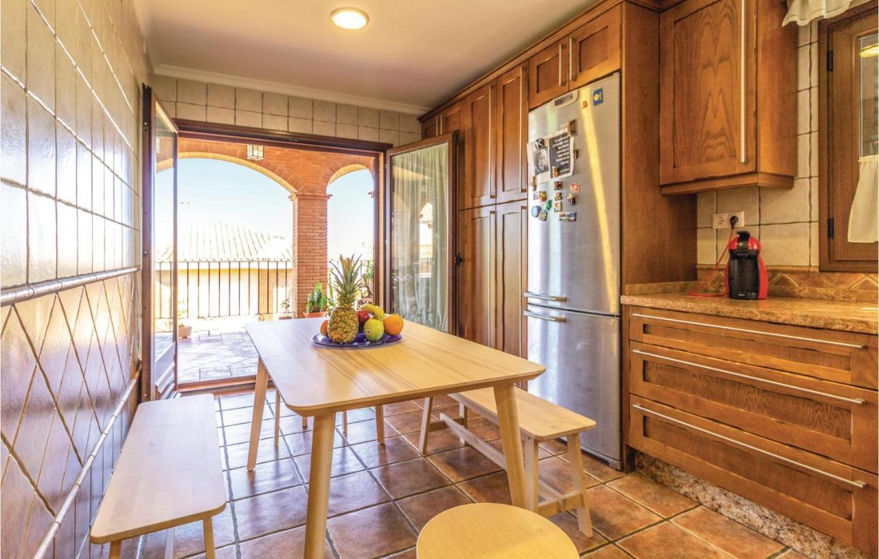 In With 5 Bedrooms, Wifi And Outdoor Swimming Pool Holiday home Benalmadena