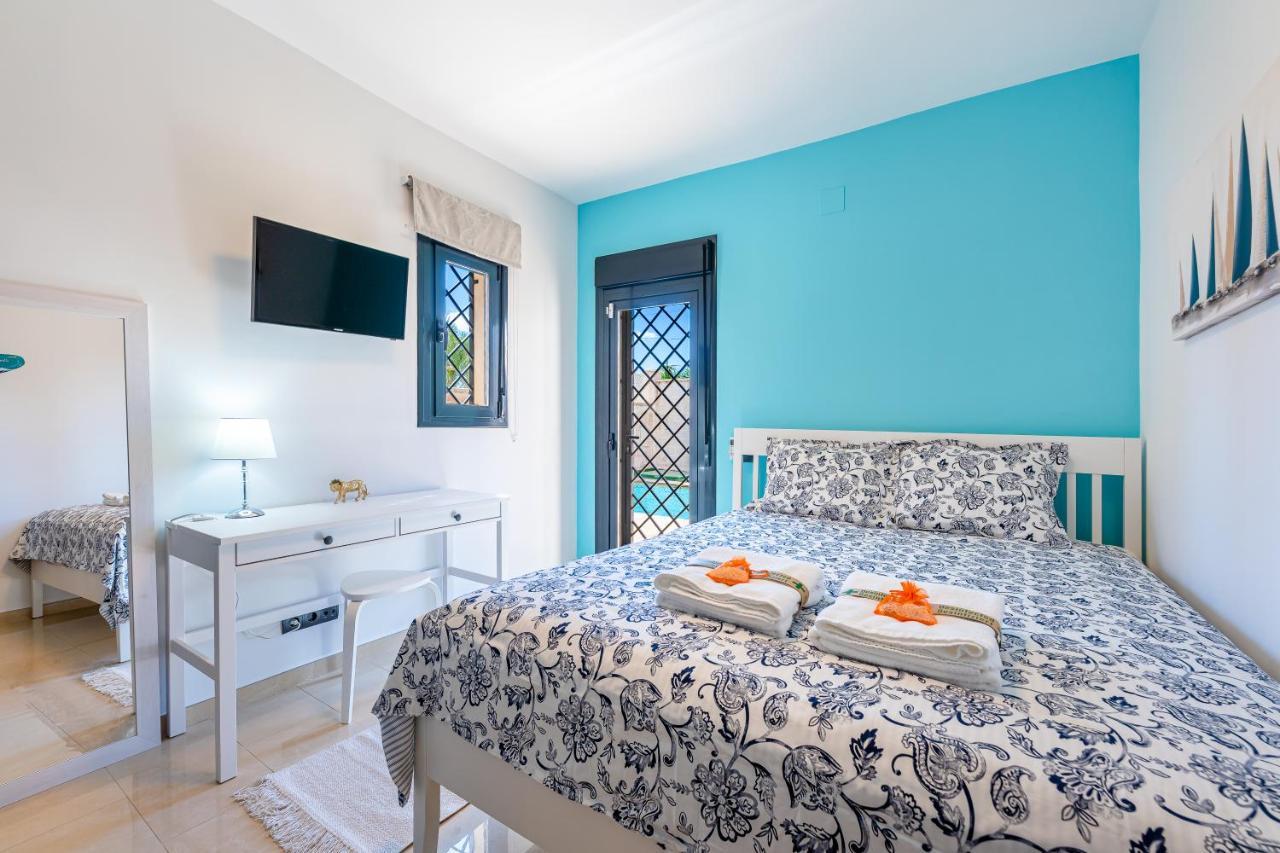 Villa 797 Holiday - Modern With Pool In Puerto Marina For 12 *