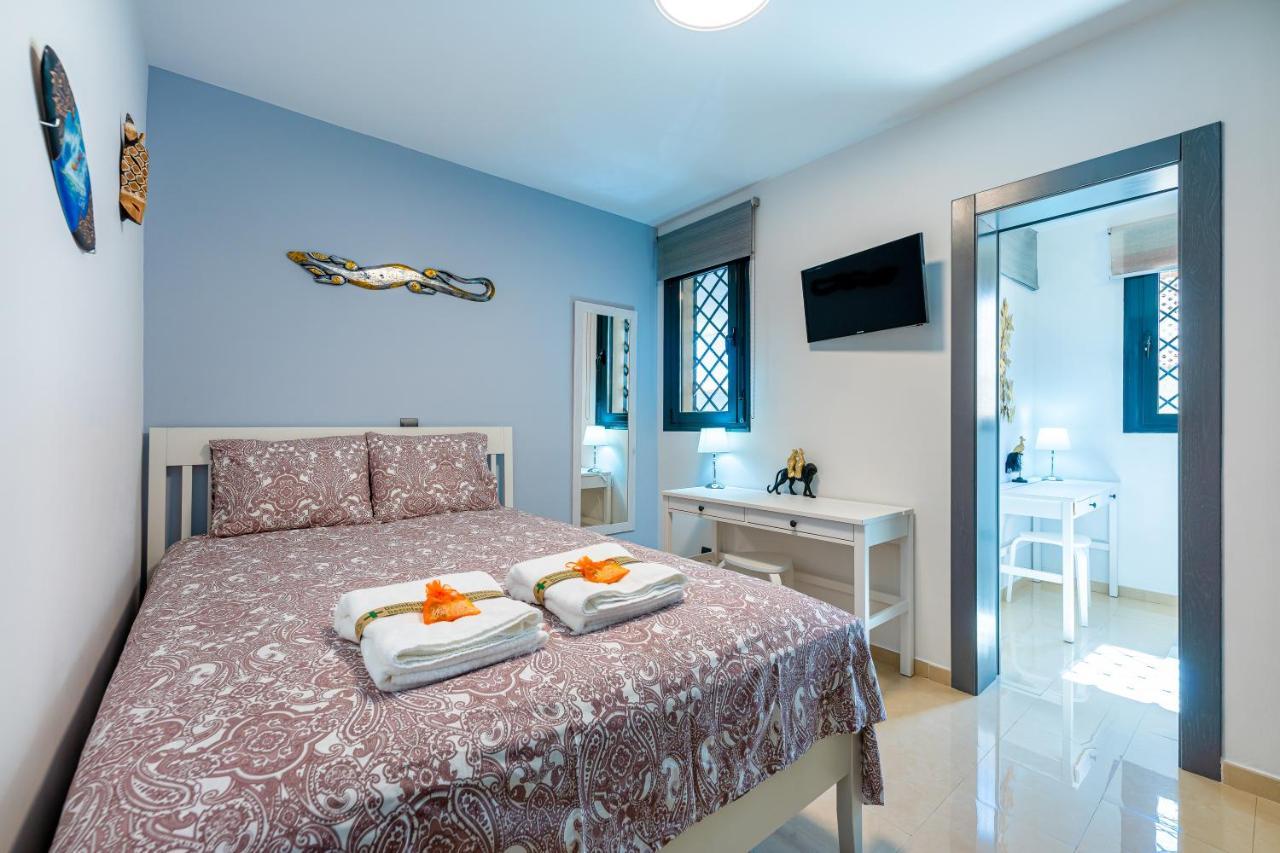797 Holiday - Modern With Pool In Puerto Marina For 12 Villa *