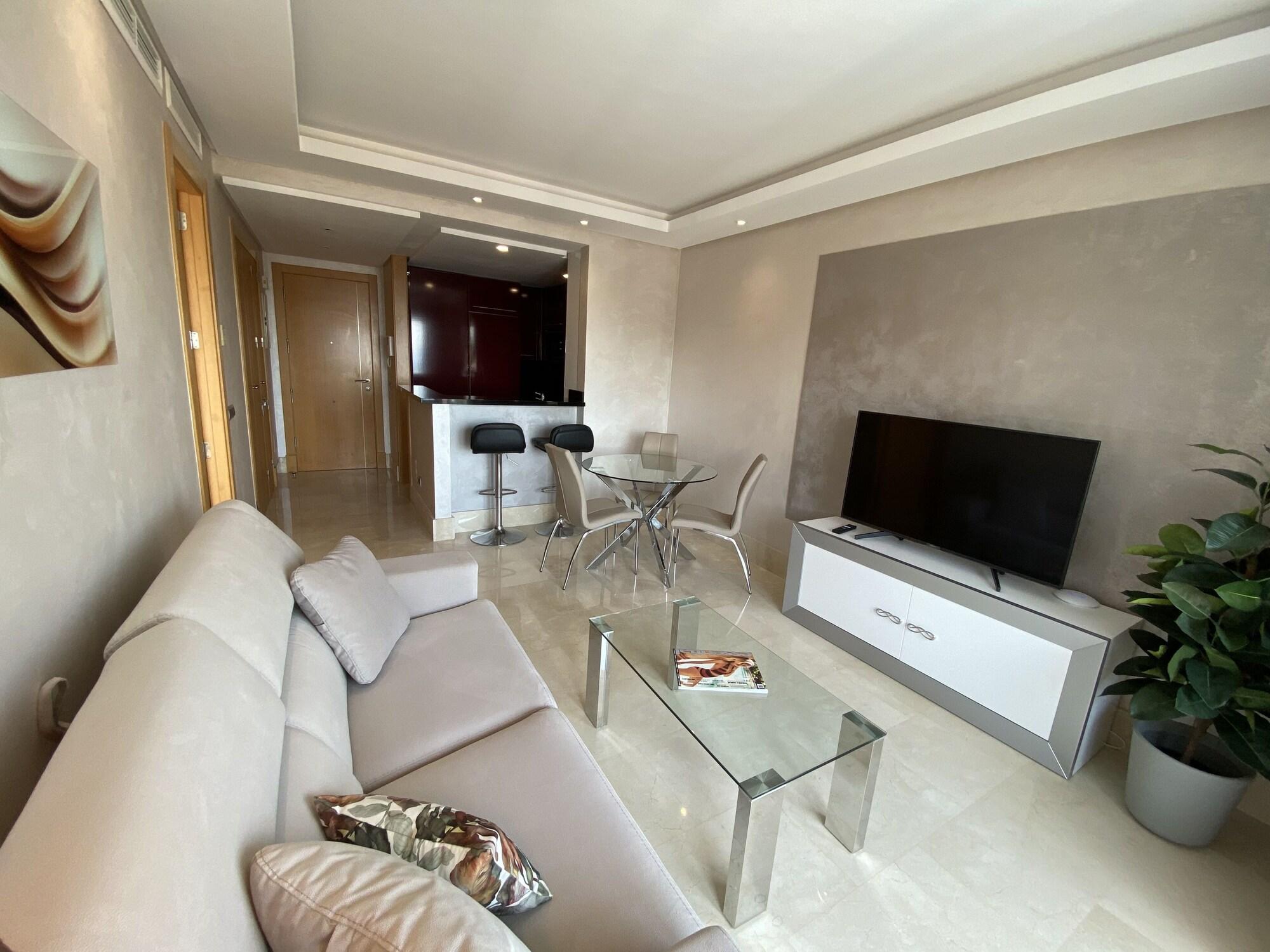 Artplatinum & 4* Benalmadena