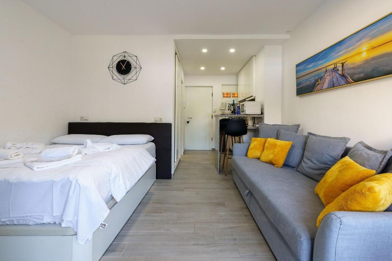 Cosy Studio With Balcony In Bonanza Square