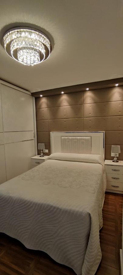 Piso Alquiler Vacacional En Benalmadena, Puerto Marina. Appartement