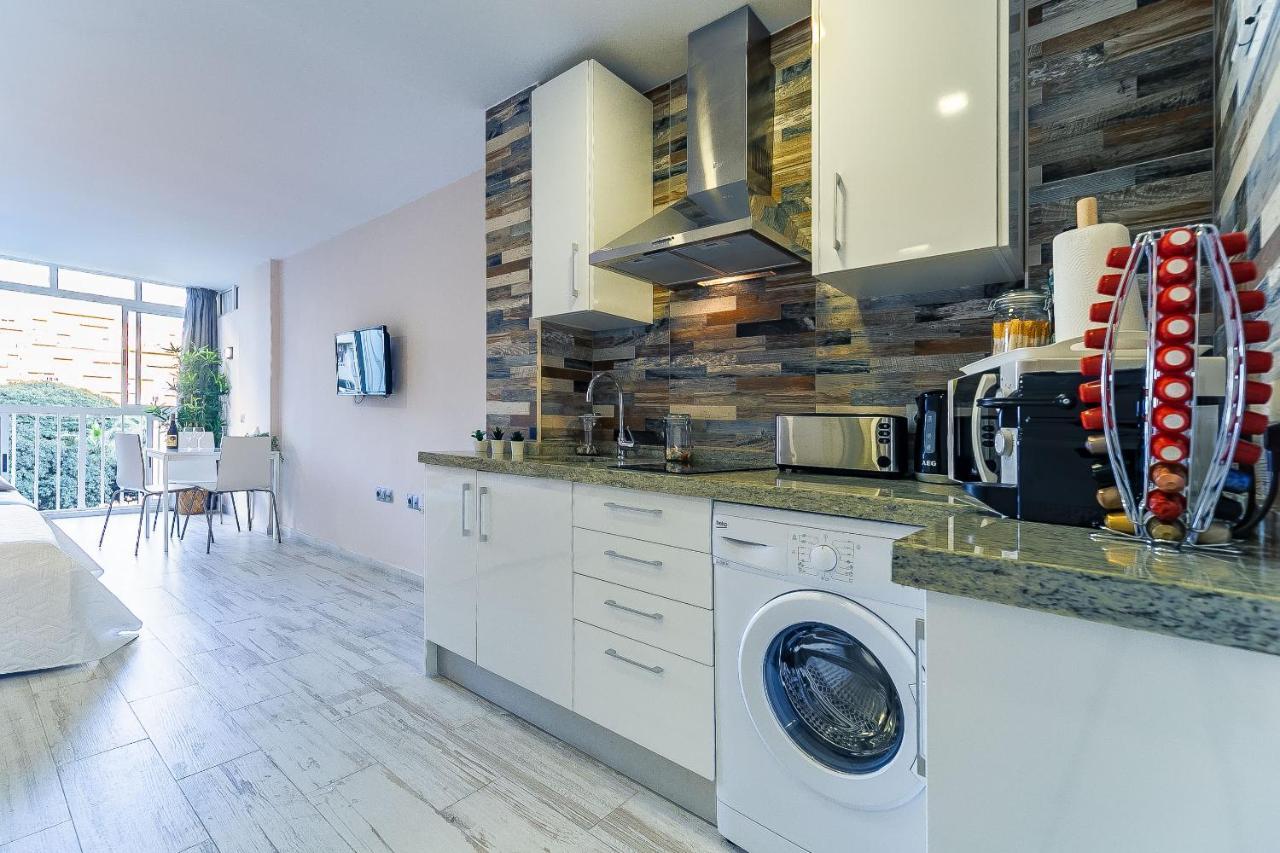 Sun Coast -- Superb With 4 Pools, Gardens & Breakfast