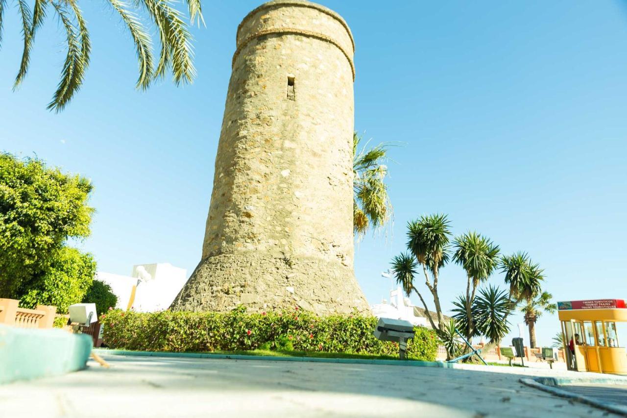 Sun Coast -- Superb With 4 Pools, Gardens & Breakfast