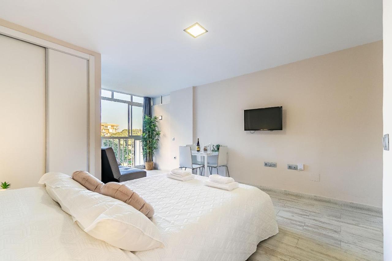 Sun Coast -- Superb With 4 Pools, Gardens & Breakfast