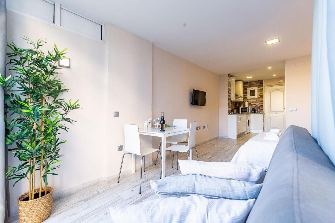 Sun Coast -- Superb With 4 Pools, Gardens & Breakfast Apartment Benalmadena