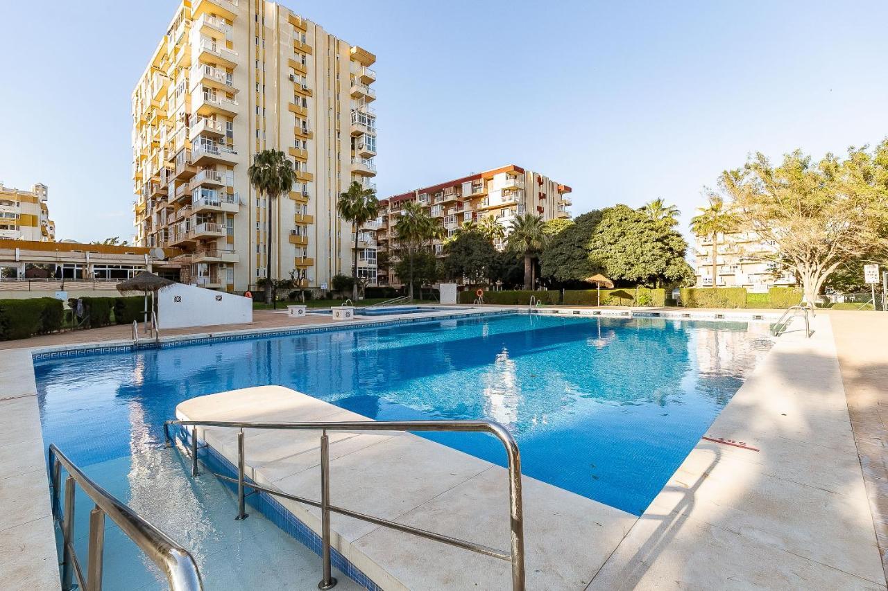 Sun Coast -- Superb With 4 Pools, Gardens & Breakfast Apartment *